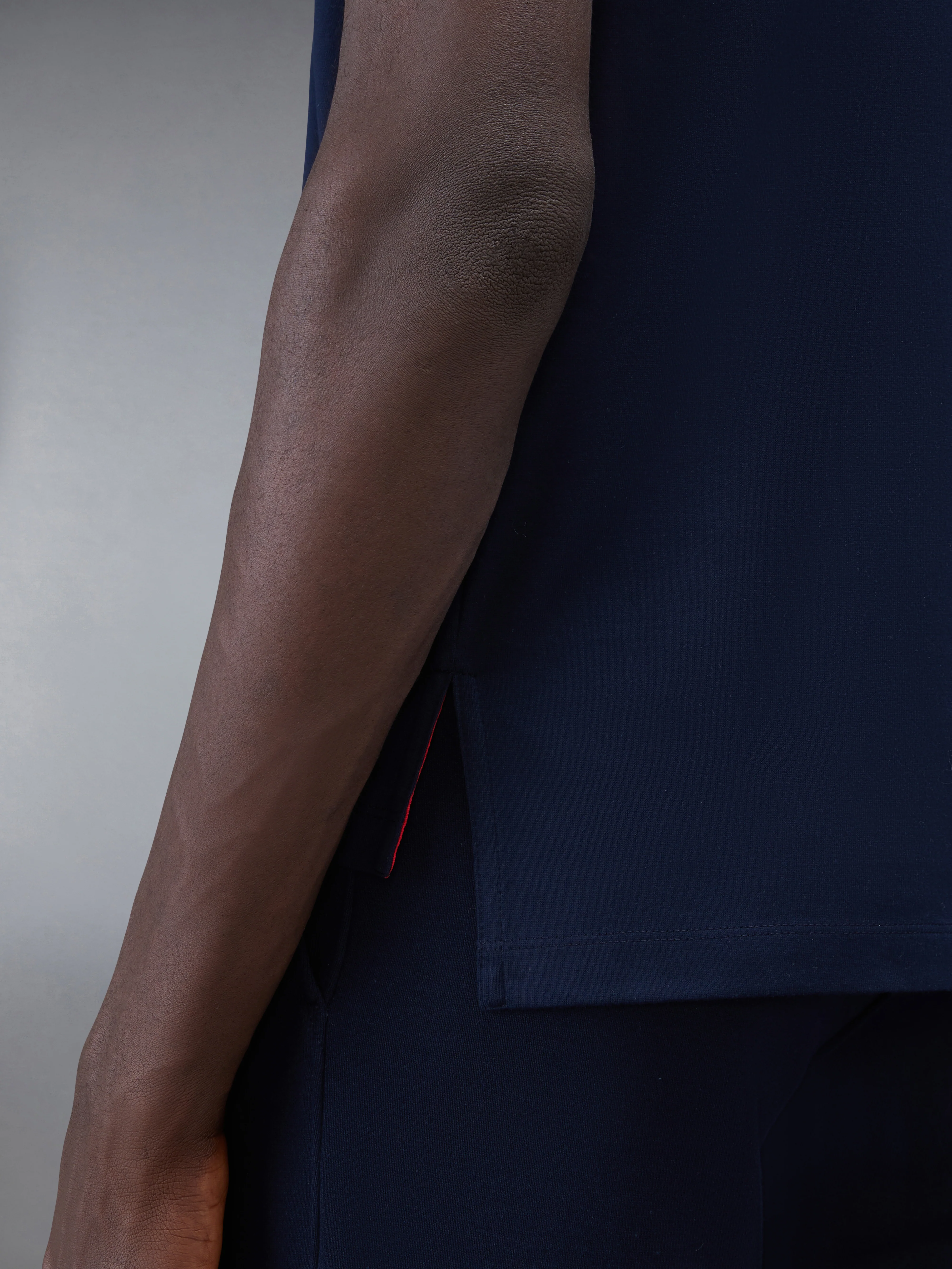 JERSEY RELAXED SIDE SLIT TEE - Image 6