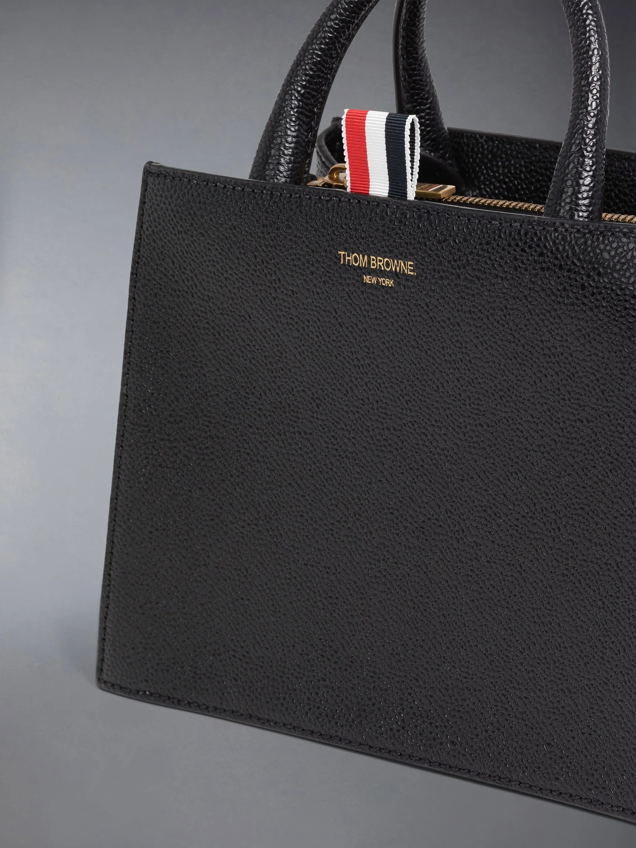 PEBBLE GRAIN SHOULDER STRAP MINI TRAPEZE TOTE - Image 5